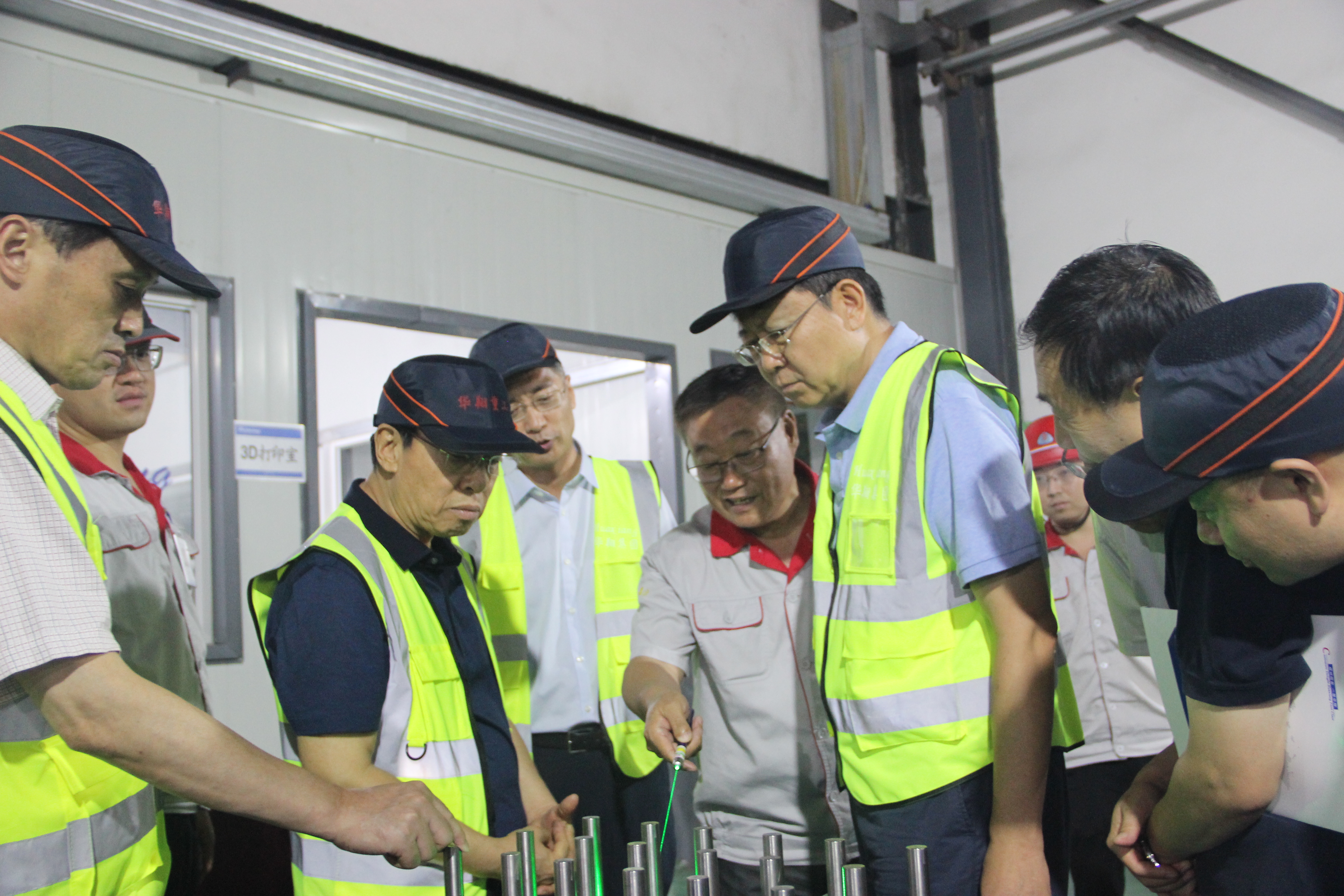 山西省人民政府原副省長、中國生產(chǎn)力學(xué)會(huì)會(huì)長、山西省資源型經(jīng)濟(jì)轉(zhuǎn)型促進(jìn)會(huì)總顧問牛仁亮一行蒞臨我司調(diào)研